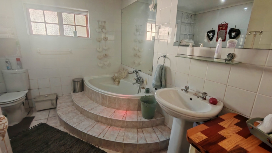 3 Bedroom Property for Sale in Fraaiuitsig Western Cape